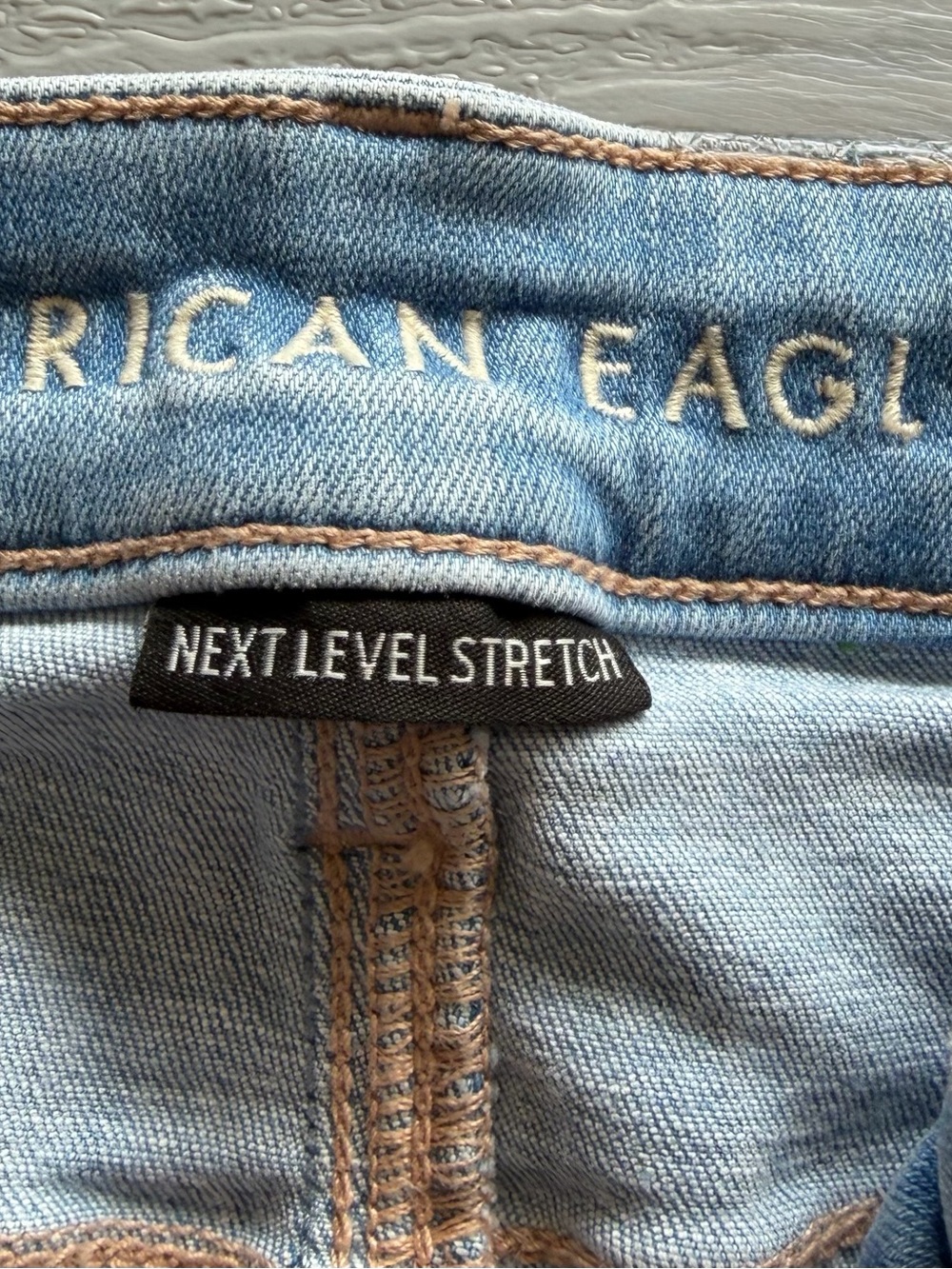 Women’s American Eagle Like New Next Level Stretch size 6. Mid - Rise. - Picture 3 of 6
